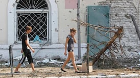 Senior rebels resign as Russian convoy approaches Ukraine