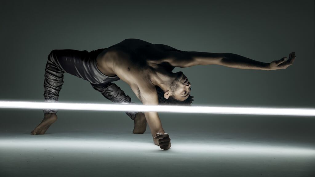 Alonzo King’s Lines Ballet: “Deciding whether to watch dancers individually or as a whole becomes challenging, as the they twist their limbs into shapes that stretch the imagination.”