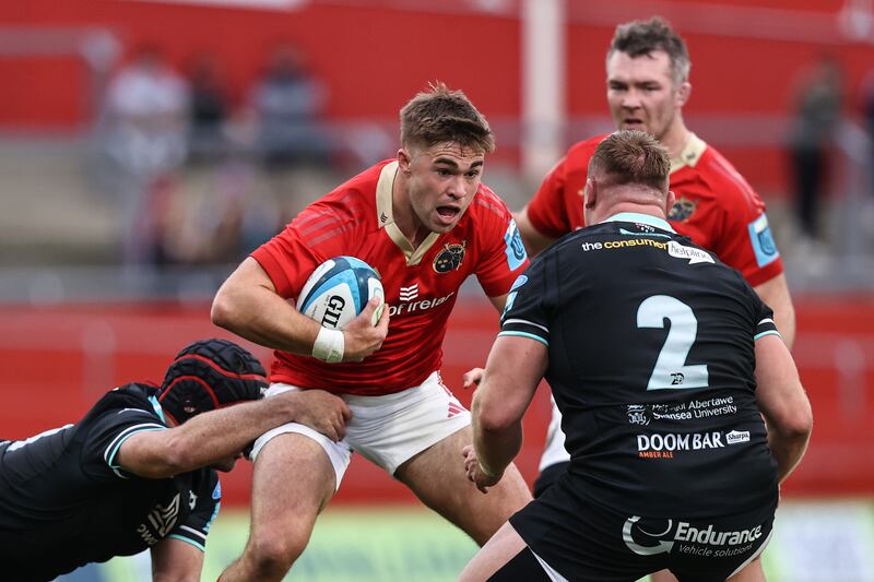 BKT United Rugby Championship Quarter-Final, Thomond Park, Limerick 7/6/2024
Munster vs Ospreys
Munster's Jack Crowley comes up against Dewi Lake of Ospreys
Mandatory Credit ©INPHO/Ben Brady