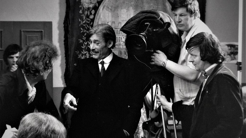 Ken Murphy (top right) working with Peter O’Toole on RTÉ’s Strumpet City