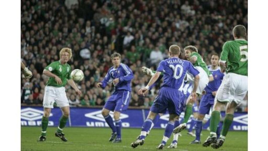 Kevin Doyle heads home the Republic of Ireland's goal during the
Euro 2008 qualifier tie against Slovakia last night at Croke
Park.