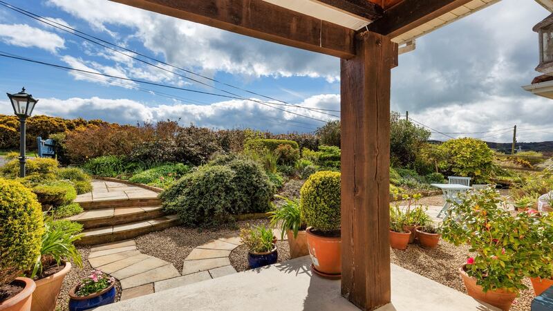 The gardens at Cannon Rock feature meandering sandstone pathways which meet at an al fresco dining area