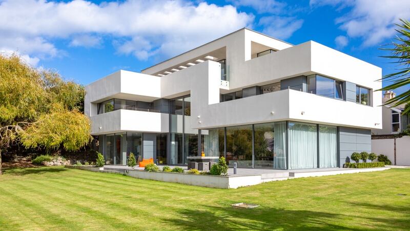 RP 12 Sandycove Avenue North