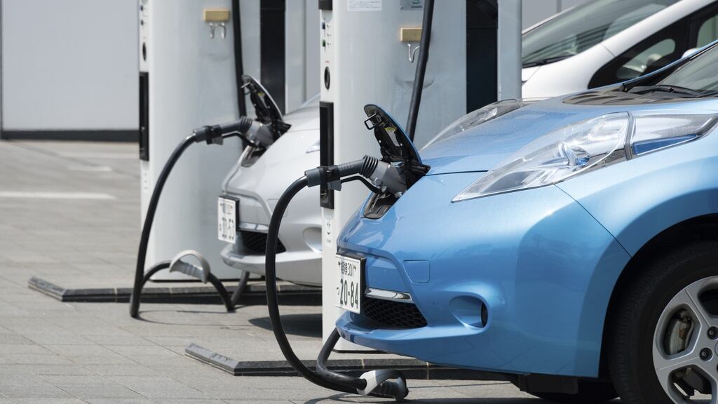 Moves to ban petrol and diesel cars completely by 2025 are gaining serious ground in Norway and the Netherlands.