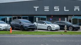 Shares recover as FTSE 100 hits new peak