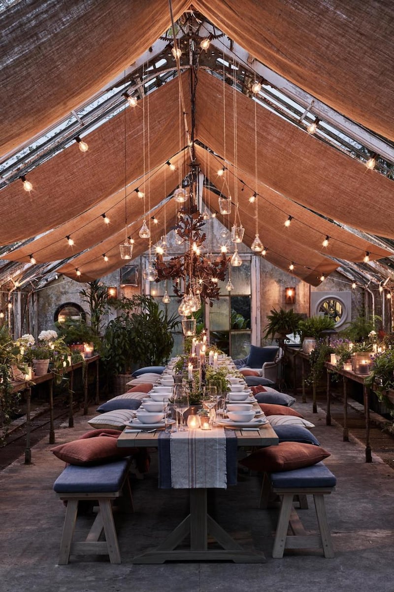 When the weather is warm you just don’t ever want the day to end but as dusk falls, far earlier on our east coast than on the west coast, a clever lighting scheme will keep everyone outdoors from Neptune.com