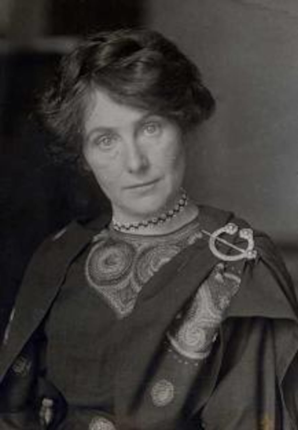 Sinéad de Valera: Although she wanted to avoid public life, she was persuaded by Harry Boland to join de Valera in America in 1920