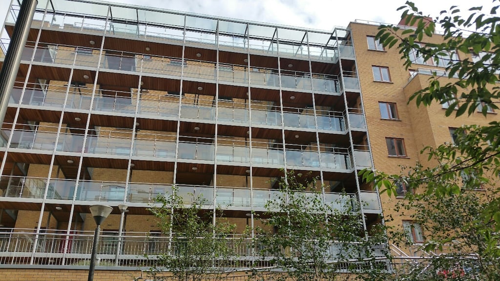 The complainant claimed his neighbour had placed notes in the main hallway and on doors that contained personal information about him and other residents.