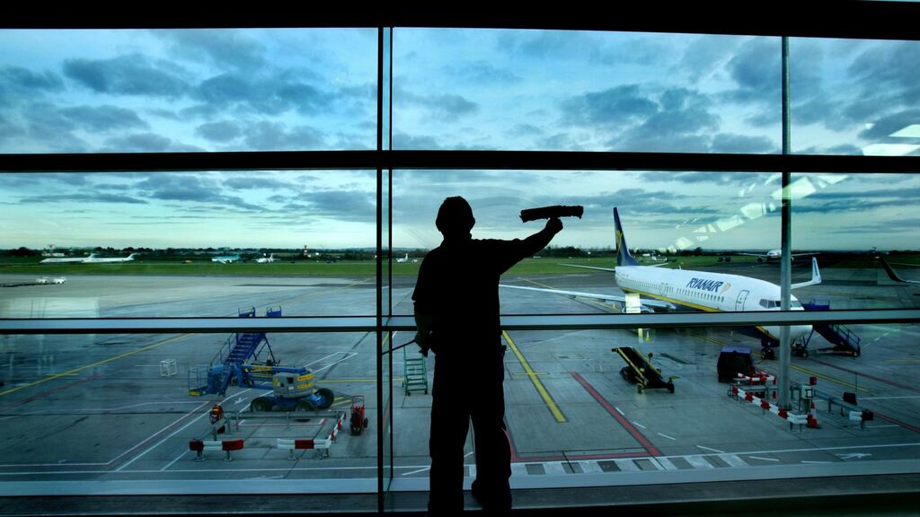 The Minister for Transport Shane Ross wants experts to weigh the pros and cons of allowing private sector player to build and run a third terminal at Dublin Airport.