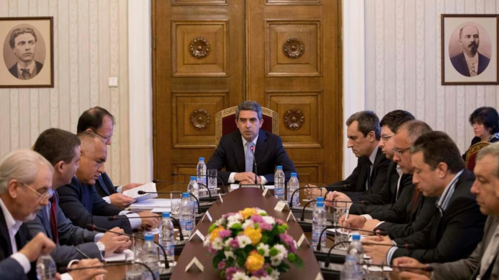 Bulgarian president Rosen Plevneliev speaks to prime minister Plamen Oresharski,  political party leaders, the finance minister and central bank chiefs at ameeting to discuss efforts  to stabilise the banking system