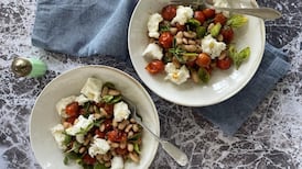 Butter beans with blistered tomatoes and mozzarella: a delicious summer salad
