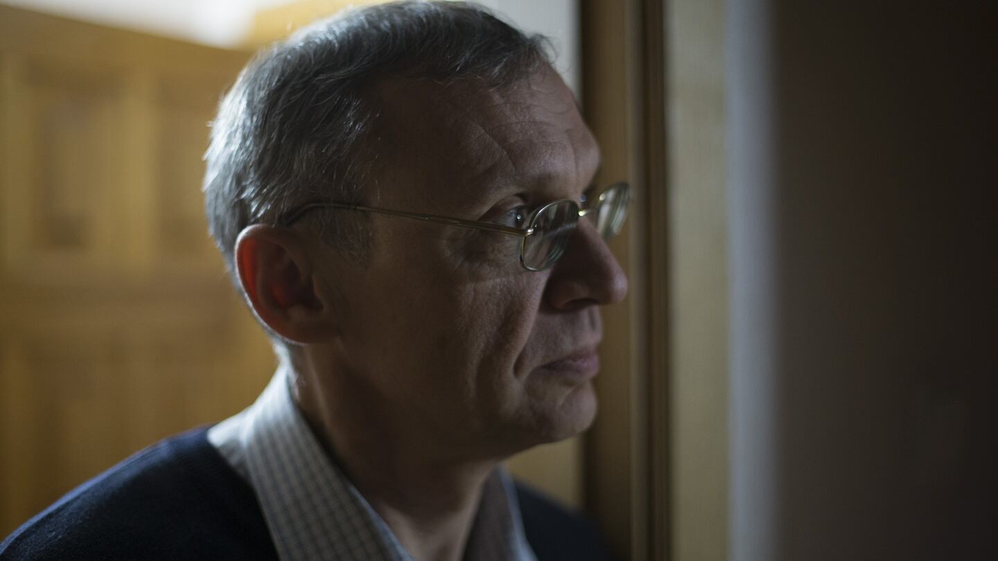 Neurosurgeon Igor Kurilets works with Henry Marsh in Ukraine.