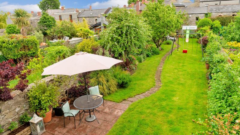 Back garden with coach house.