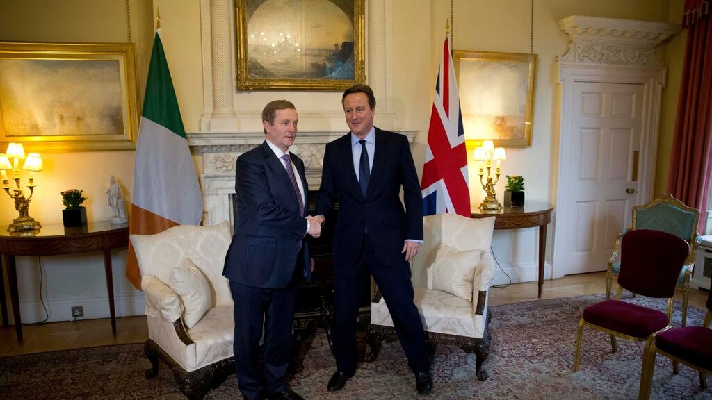 An Taoiseach Enda Kenny agus príomhaire na Breataine David Cameron. grianghraf: matt dunham/pa wire