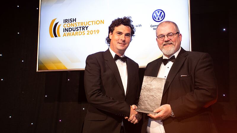 Michael Duff, Awards Judge presents the Health Project of the Year award to Ronan Conneely, Avanti Architects.