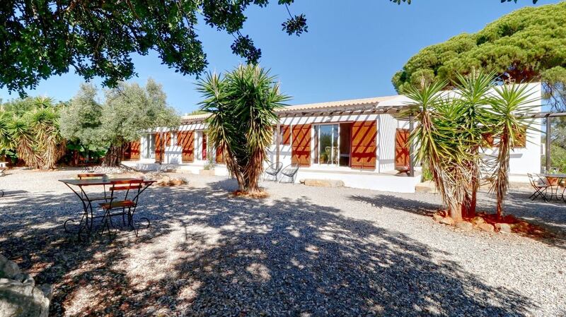 The fully licensed B&B in Faro has six guest suites.