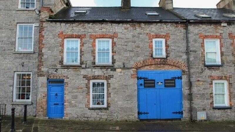 This Church Street house is just a short walk to the city centre and has amazing views of the castle