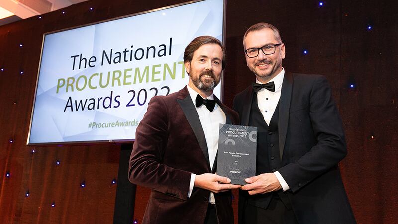 Peter Darcy, Sourcing Director, Verizon, presents the Best People Development Initiative award to Greg Dooley, ESB.