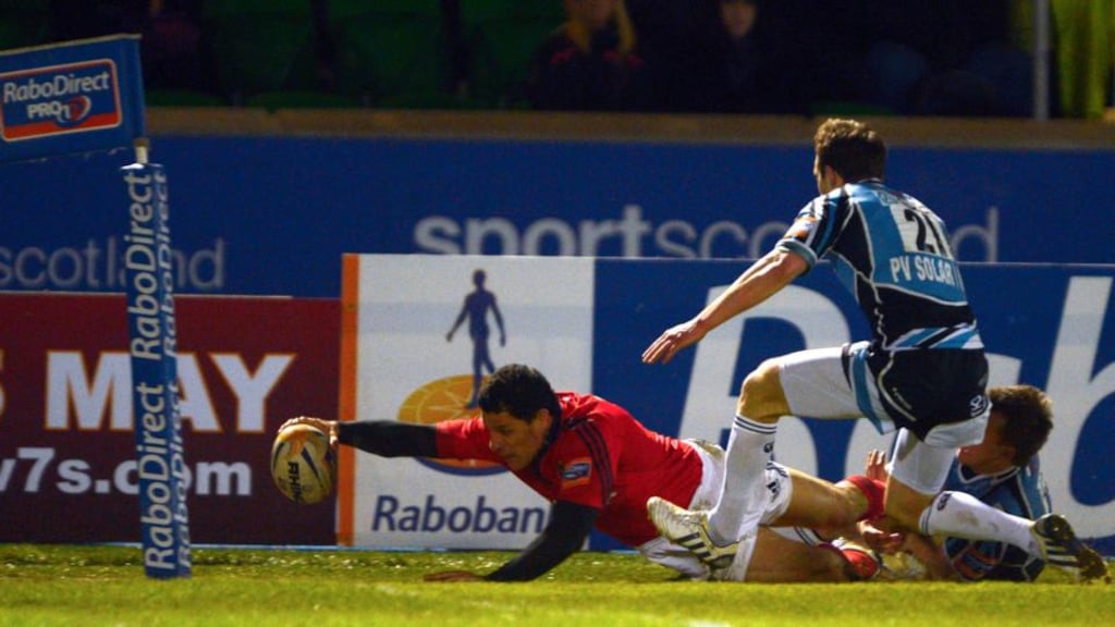 Doug Howlett stretches to score a try against Glasgow last weekend, injurying himself in the process. Photograph: Russell Cheyne/Inpho
