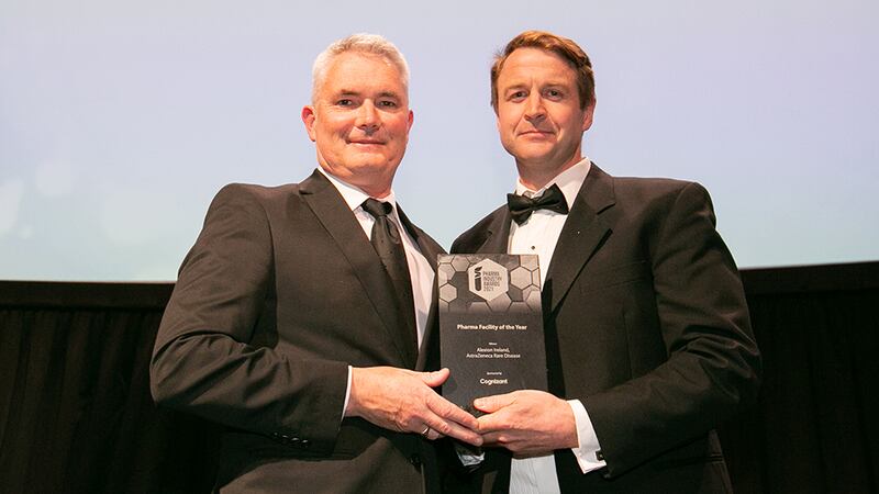 Jim Lehane, AVP Global Sales & Commercial, Cognizant Life Sciences Manufacturing, presents the Pharma Facility of the Year award to Robert Draper, Alexion Ireland, AstraZeneca Rare Disease.
