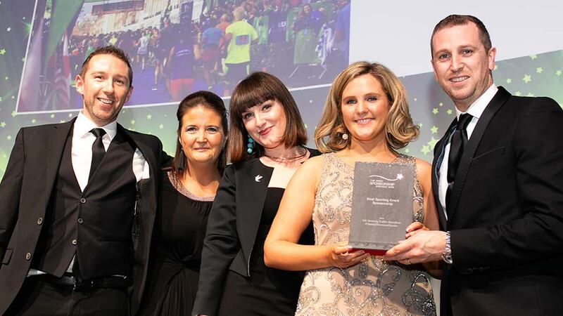 Colin O'Toole, Marketing Manager, Mondelez, presents the Best Sporting Event Sponsorship award to the SSE Airtricity & JGA Team.