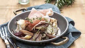 Sticky shallots with Mozzarella and Parma ham