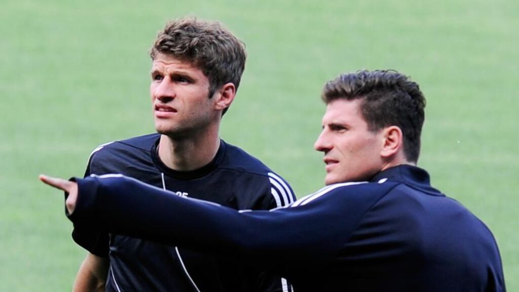 Bayern’s Thomas Müller and Mario Gomez training at Camp Nou.