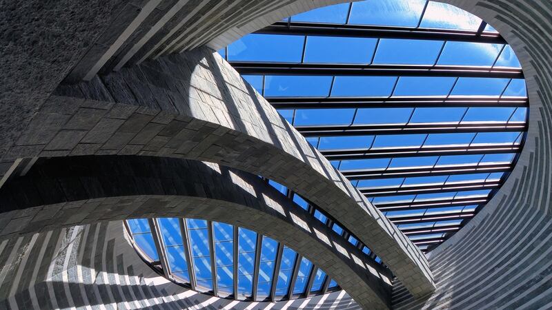 Marcel Chassot: captures the aesthetic that would render beauty in constructions of concrete, cladding, steel and glass.