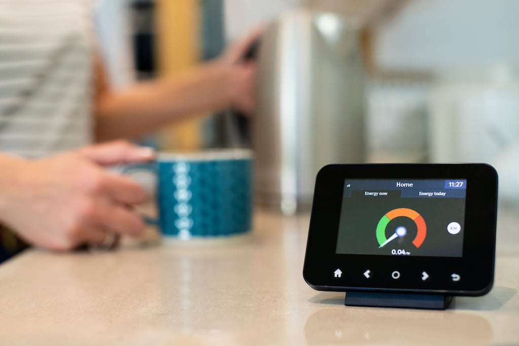 Regulatory delays can lead to a 10% increase in electricity prices and a 4% rise in CO₂ emissions, said the Economic and Social Research Institute.