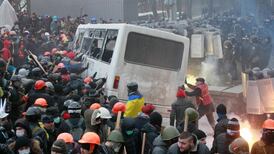 Clashes with police in Kiev as protesters defy court ban