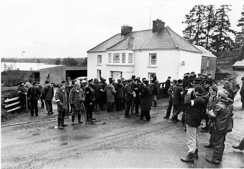 Soldiers and gardaí preparing to search for Don Tidey and his kidnappers, Leitrim, December 1983. Photograph: Pat Langan/The Irish Times