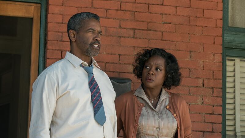 Denzel Washington and Viola Davis in Fences.