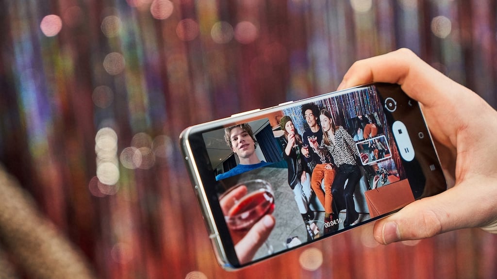 How can you possibly pick out the right gift for everyone? Here’s a simple solution: buy tech