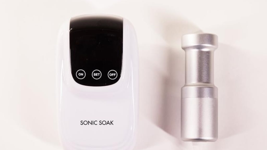 The Sonic Soak works through a process called cavitation, creating bubbles that remove dirt and other detritus from your items.
