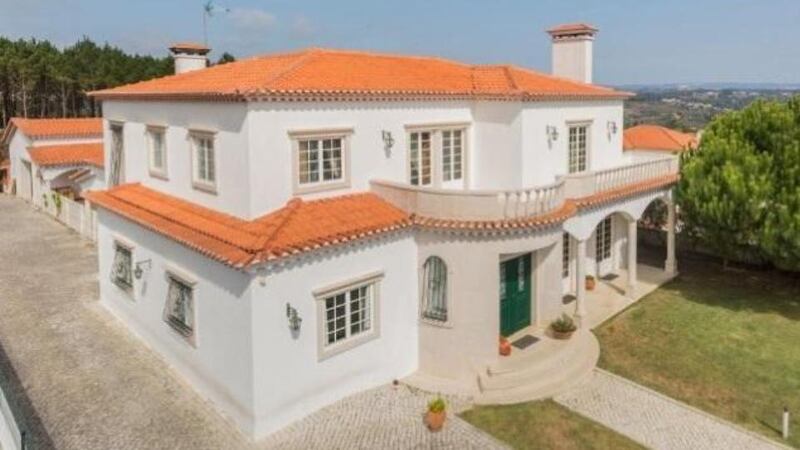 €400,000: three-bedroom villa with a walled garden in Caldas da Rainha