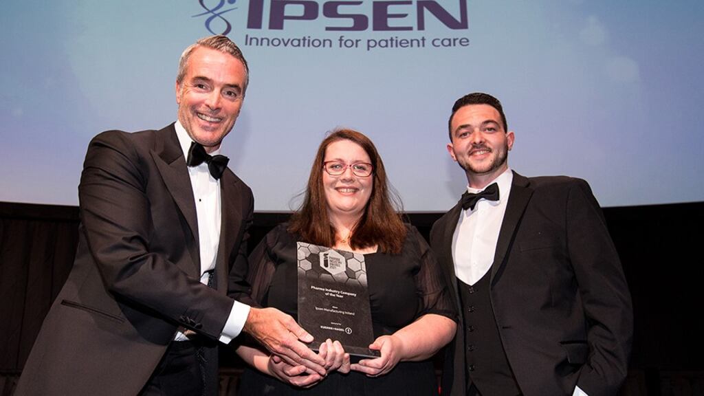Adam O’Sullivan, commercial director for Kuehne+Nagel, presents the 2021 Pharma Industry Company of the Year award to Sarah Flynn and Wayne Travers of Ipsen Manufacturing Ireland at the 2021 ceremony