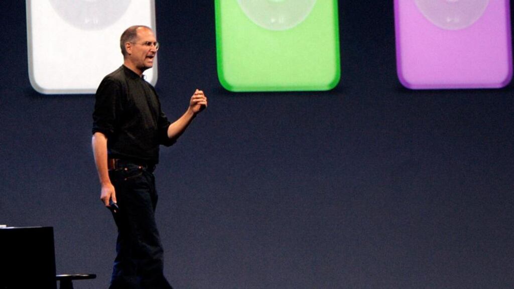 Steve Jobs introduces the iTunes store