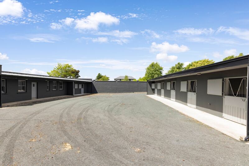 Yard with stables and apartment