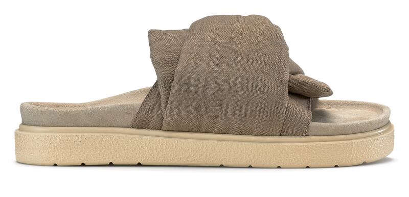 Vegan taupe slide (inuikii.com, €135)