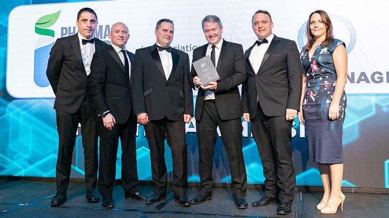 Ronan Quinn, CEO, Ardmac presents the Health & Safety Award to the AbbVie in Ireland team.