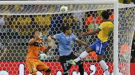 Paulinho heads hosts Brazil into Confederations Cup final