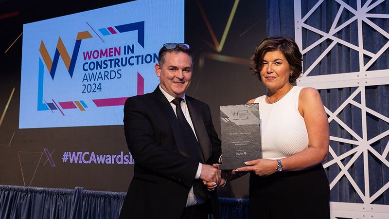 Darragh Elliott, managing director, Elliott Group, presents the overall leader award to Bronagh Carty, John Paul Construction