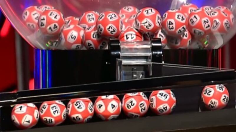 The second ball to come out of the draw was the number 38, however due to the reflection of light on the lotto ball, it appeared to show the number 33 and 38.