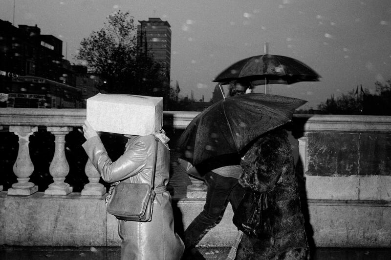 O'Connell Bridge, Dublin. From Bad Weather, 1981. Photograph © Martin Parr/Magnum Photos