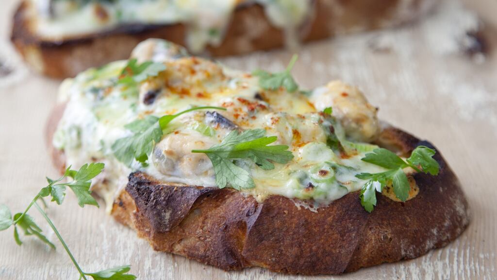 Arrange the bread on a grill tray and spoon the hot mussel mixture on top