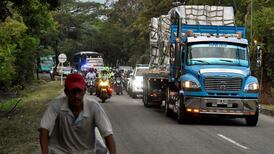 US steps up pressure on Maduro to allow entry of aid supplies