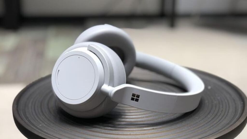 The Microsoft Surface headphones look and sound good, but are missing a trick