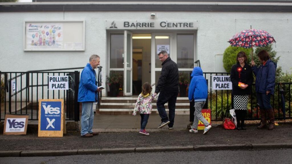 Yes and No campaigners outside a polling station in Dundee. A leading No campaigner has said that the two sides in the campaign must begin a process of reconciliation. Photograph: Simon Dawson/Bloomberg