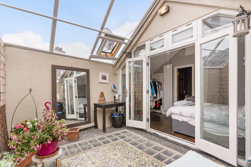 Covered roof terrace