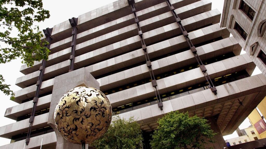 The external liabilities of bank branches throughout Ireland stood at ¤392 billion at the end of Q1 2013, according to the Central Bank.